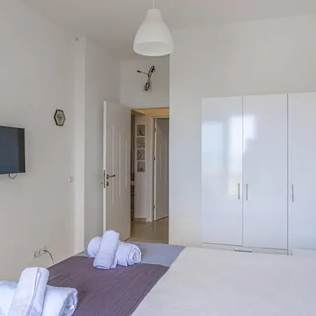 Апартаменты Special 2 Bedroom Terrace With A Unique Sunset View Guemuesluek